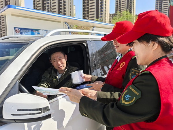 清明節(jié)前開展志愿服務(wù)活動(dòng)3_副本.jpg 清明節(jié)前開展志愿服務(wù)活動(dòng)3_副本.jpg