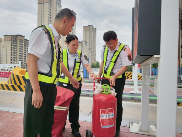 雙節(jié)巡檢2_副本.jpg 雙節(jié)巡檢2_副本.jpg